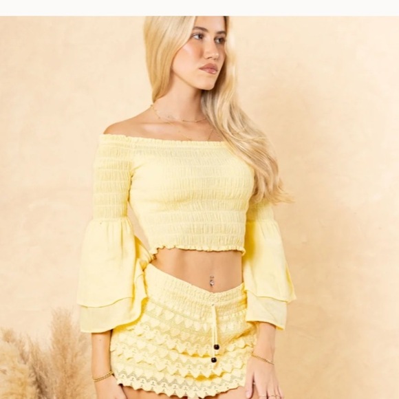 Seaspice LANA' SHIRRED BELL SLEEVE TOP - Picture 1 of 3